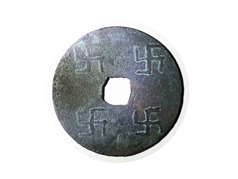 Pis Bolong Koci Catur Swastika